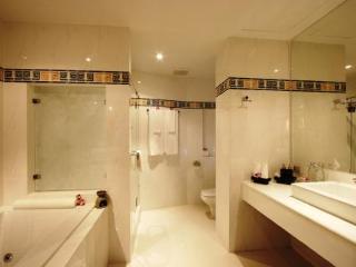 Rayaburi Hotel, 3* Patong