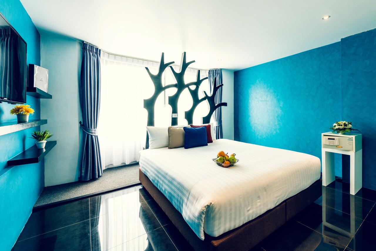Raha Grand Hotel