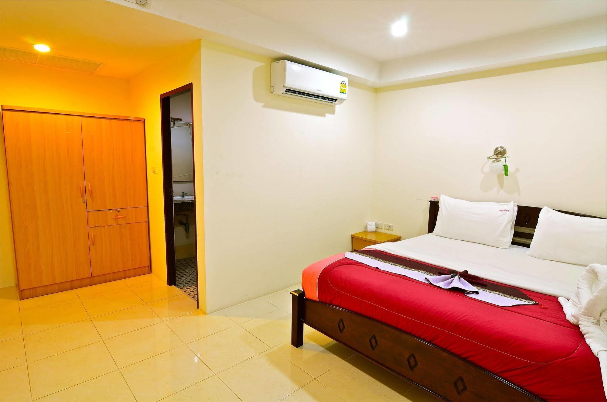 Hotel Square One 3*