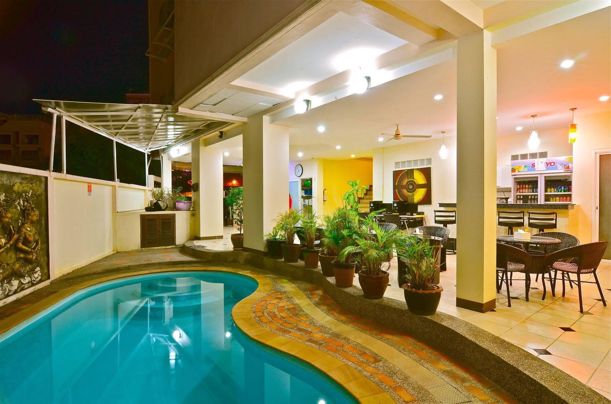 Square One 3* Patong
