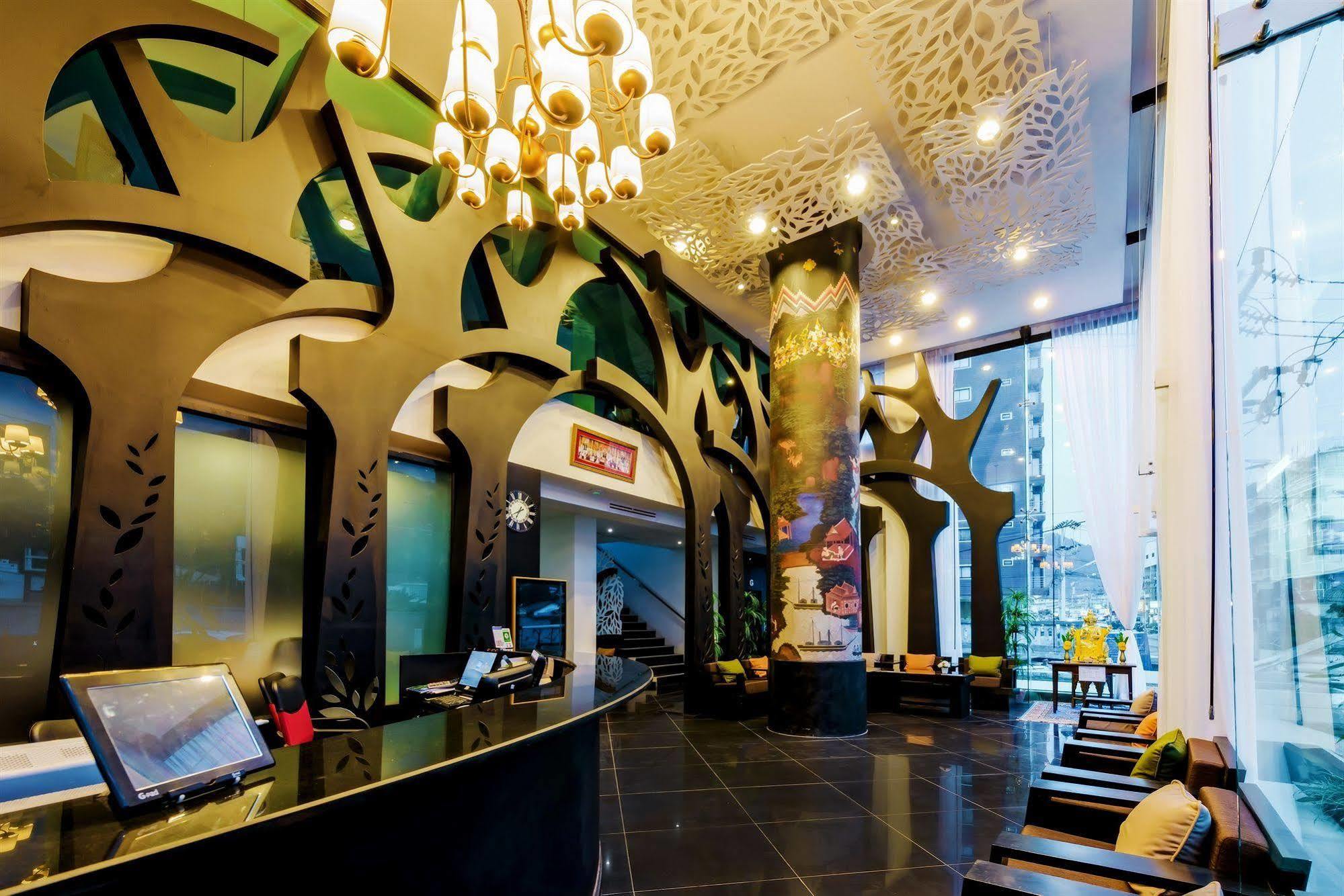 Hotel Raha Grand