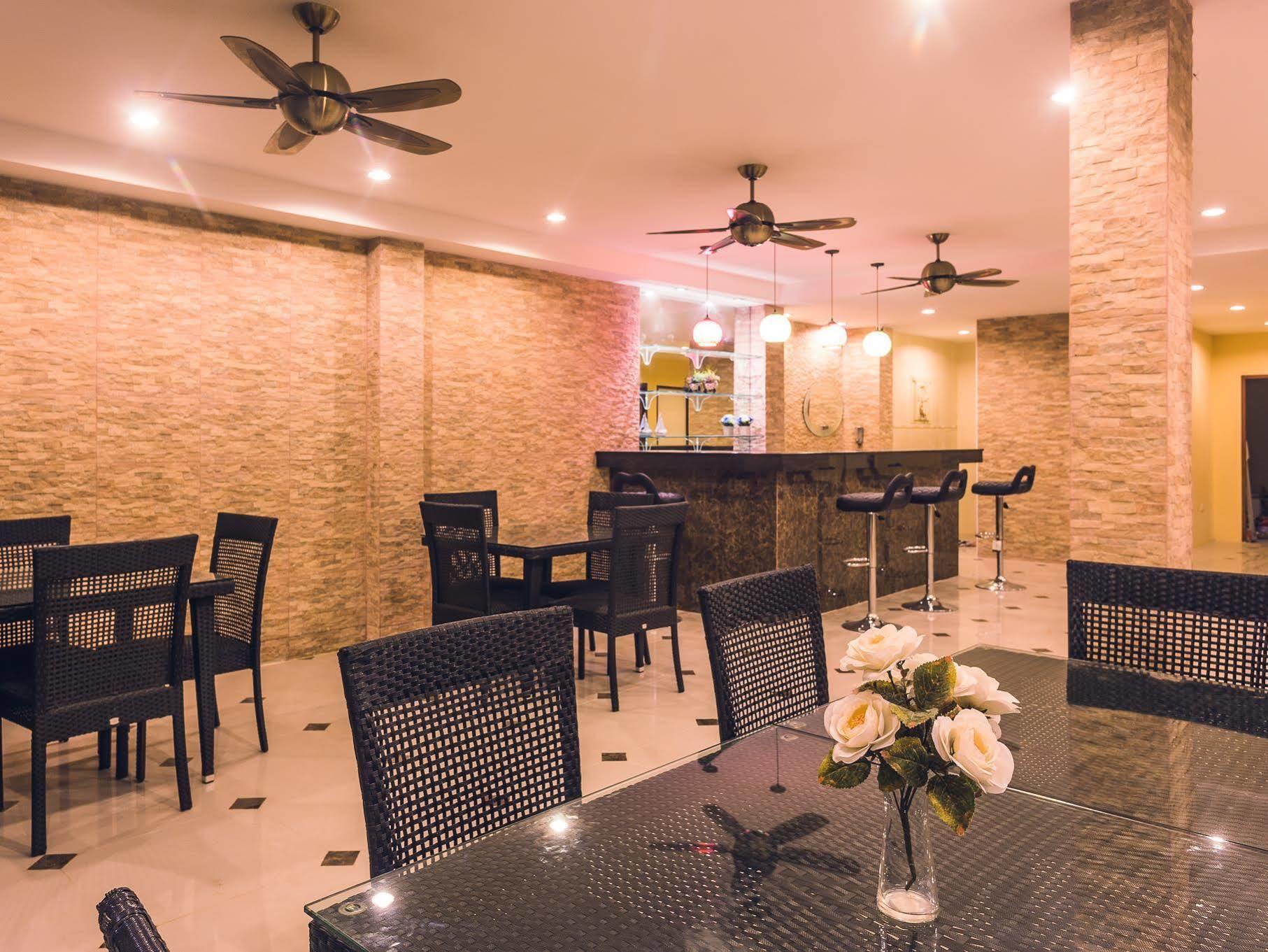 Hotel The Shades Boutique Patong