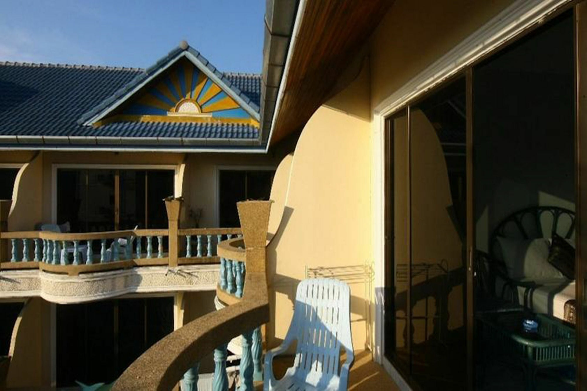Sunbeach Mansion 2*
