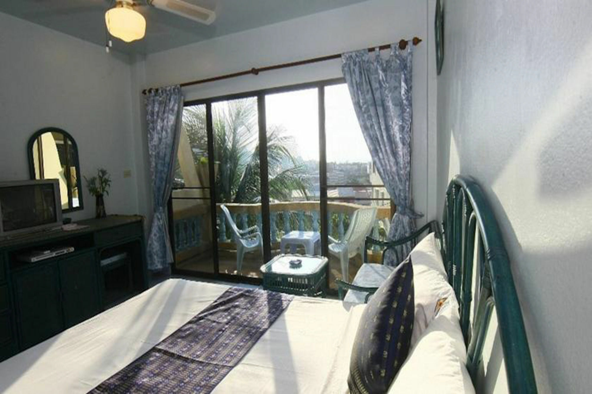 Sunbeach Mansion Hotel 2*