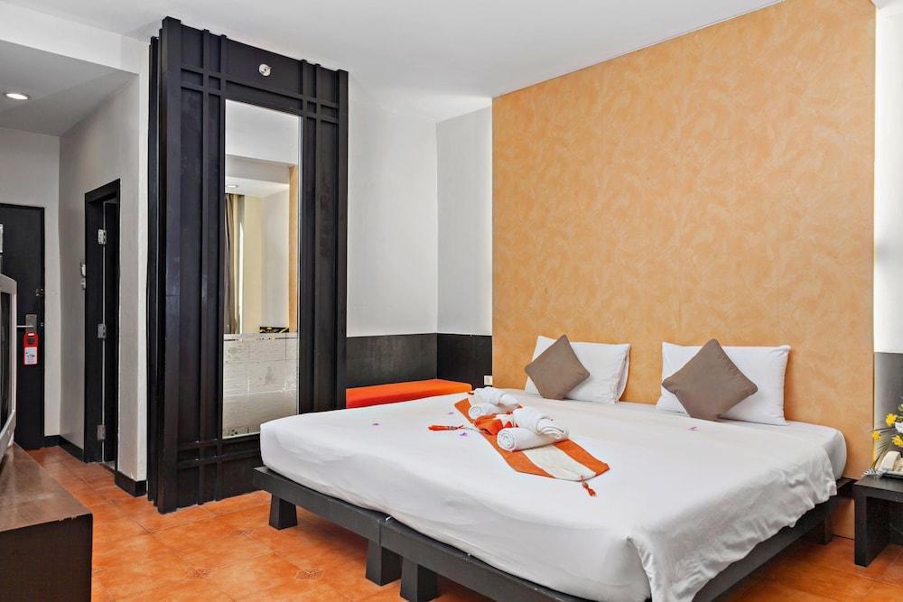 The Royal Palm Front 3* Patong